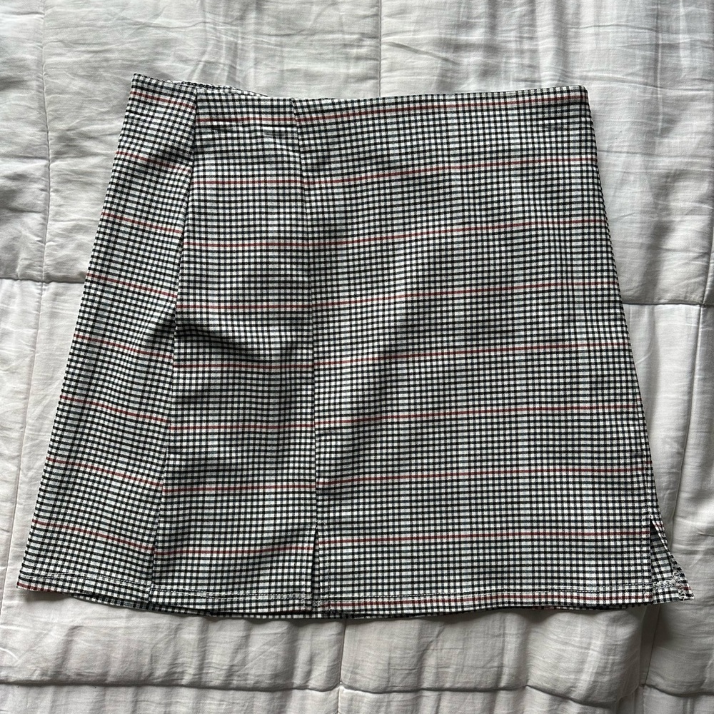 Plaid skirt! New with tags.. super cute!!